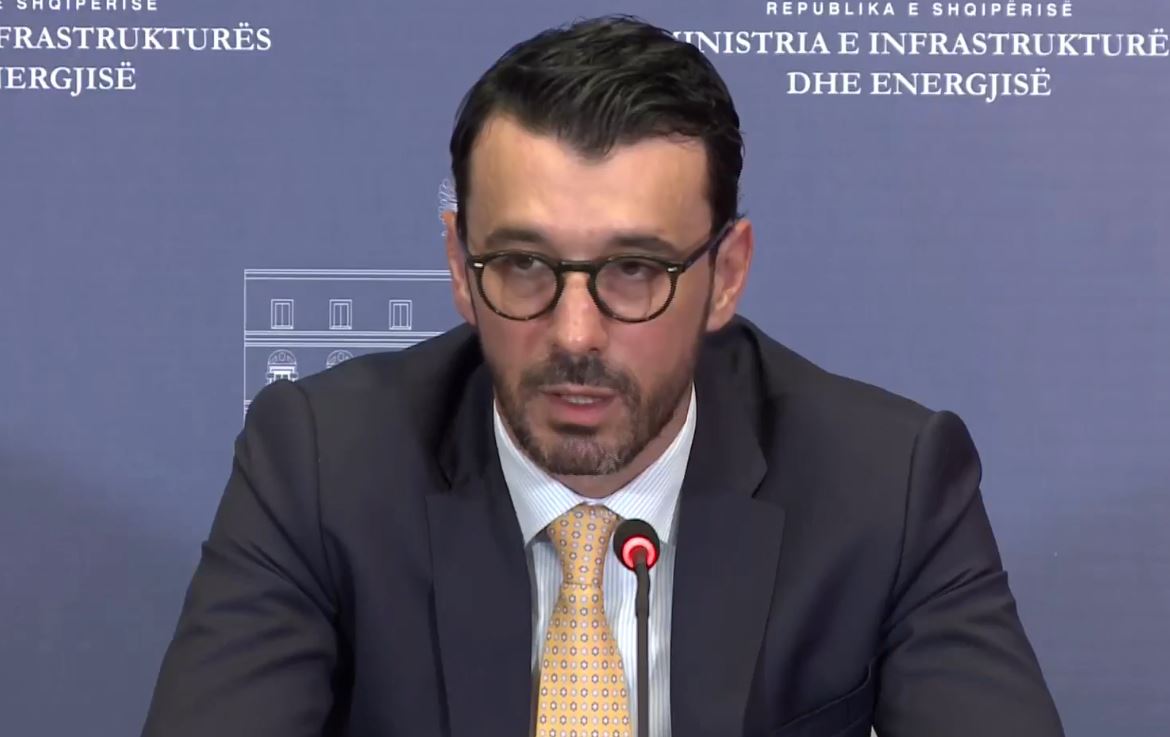 Karakaçi për hekurudhën Tiranë-Durrës: Ka pasur vonesa, por do të përfundojë në vitin 2027